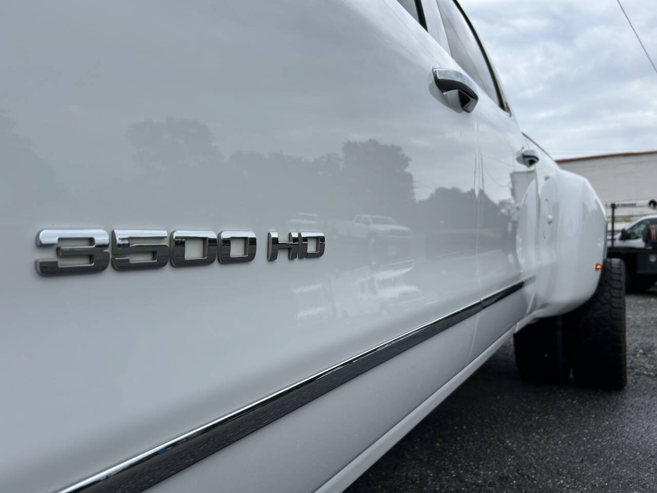 Used 2015 GMC Sierra 3500 SLT w/ Duramax Plus Package AWD/4WD image 15