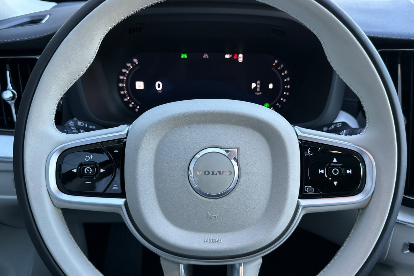 New 2026 Volvo XC60 B5 Ultra w/ Protection Package Premier image 27