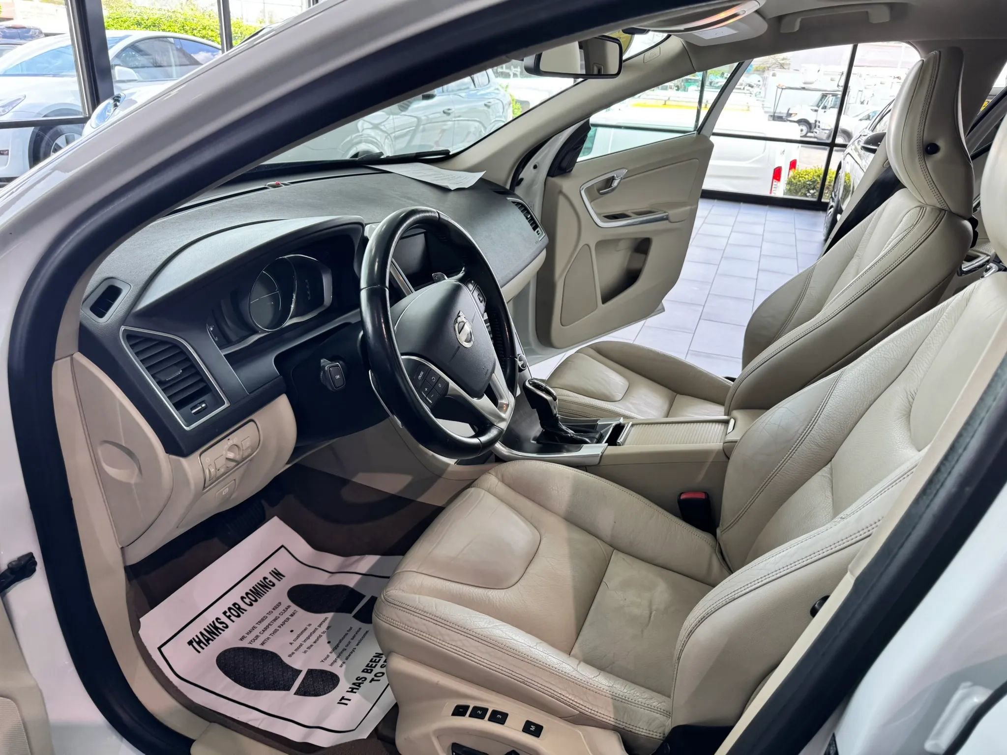 Used 2014 Volvo XC60 T6 AWD/4WD image 9