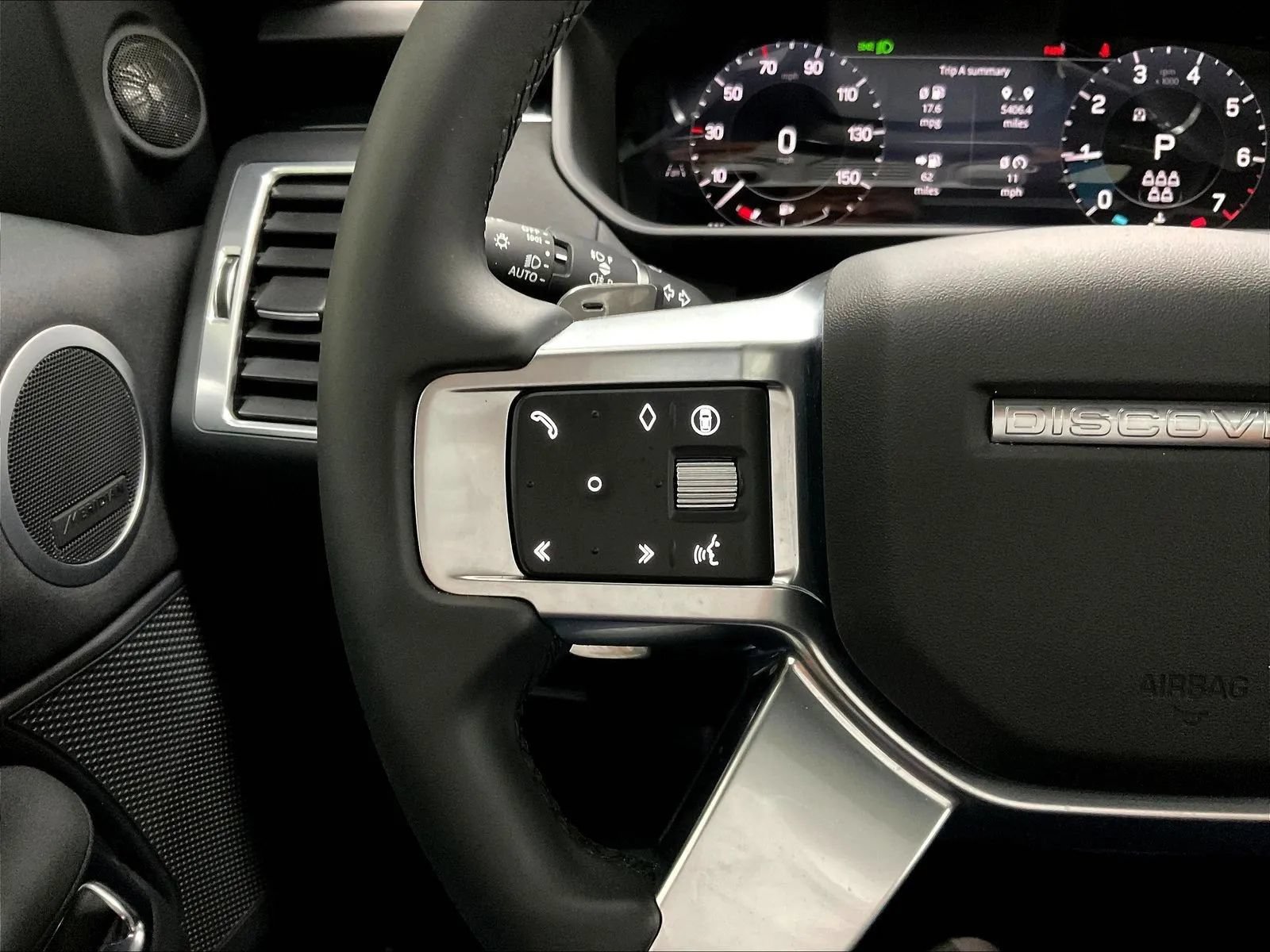 Used 2025 Land Rover Discovery S AWD/4WD image 21