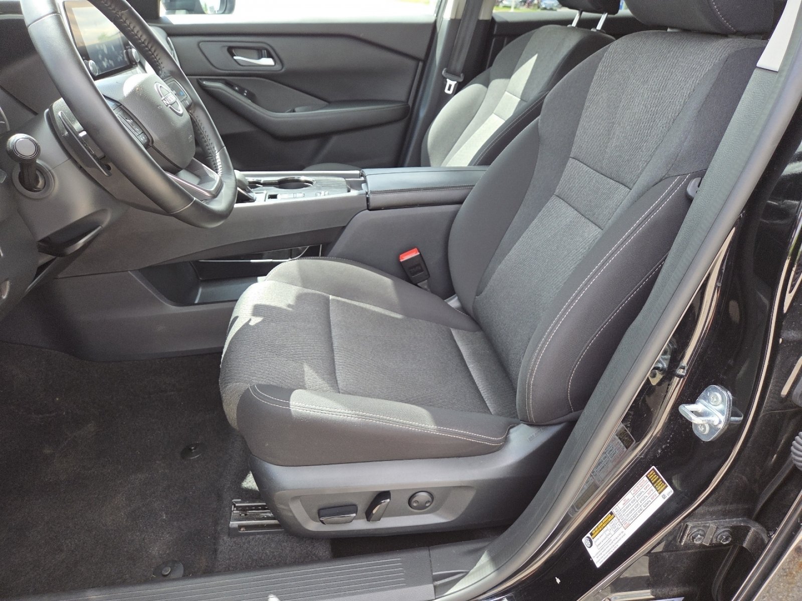 Used 2025 Nissan Rogue SV FWD image 23