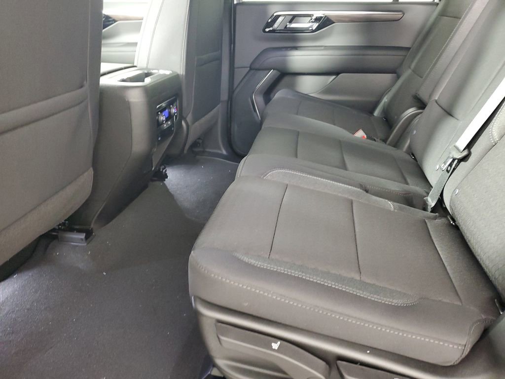 New 2026 Chevrolet Suburban LS image 13