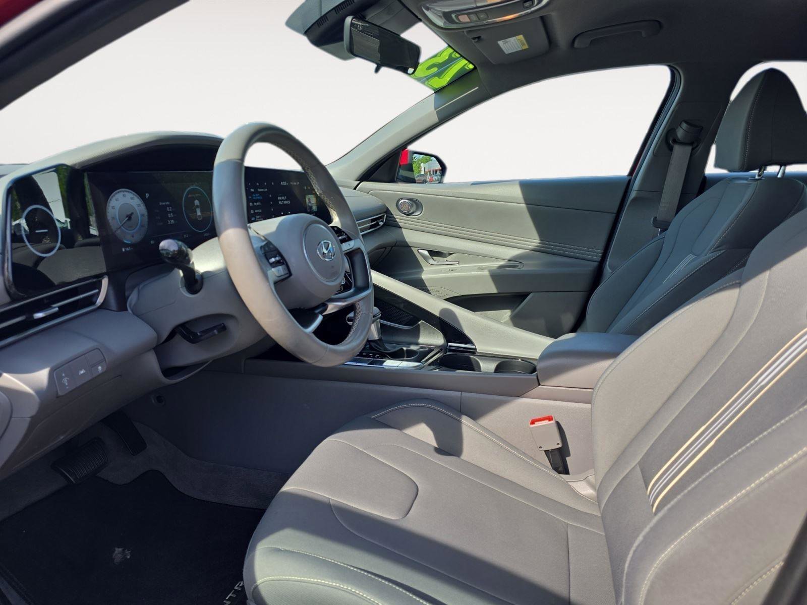 Used 2023 Hyundai Elantra SEL w/ Convenience Package FWD image 10