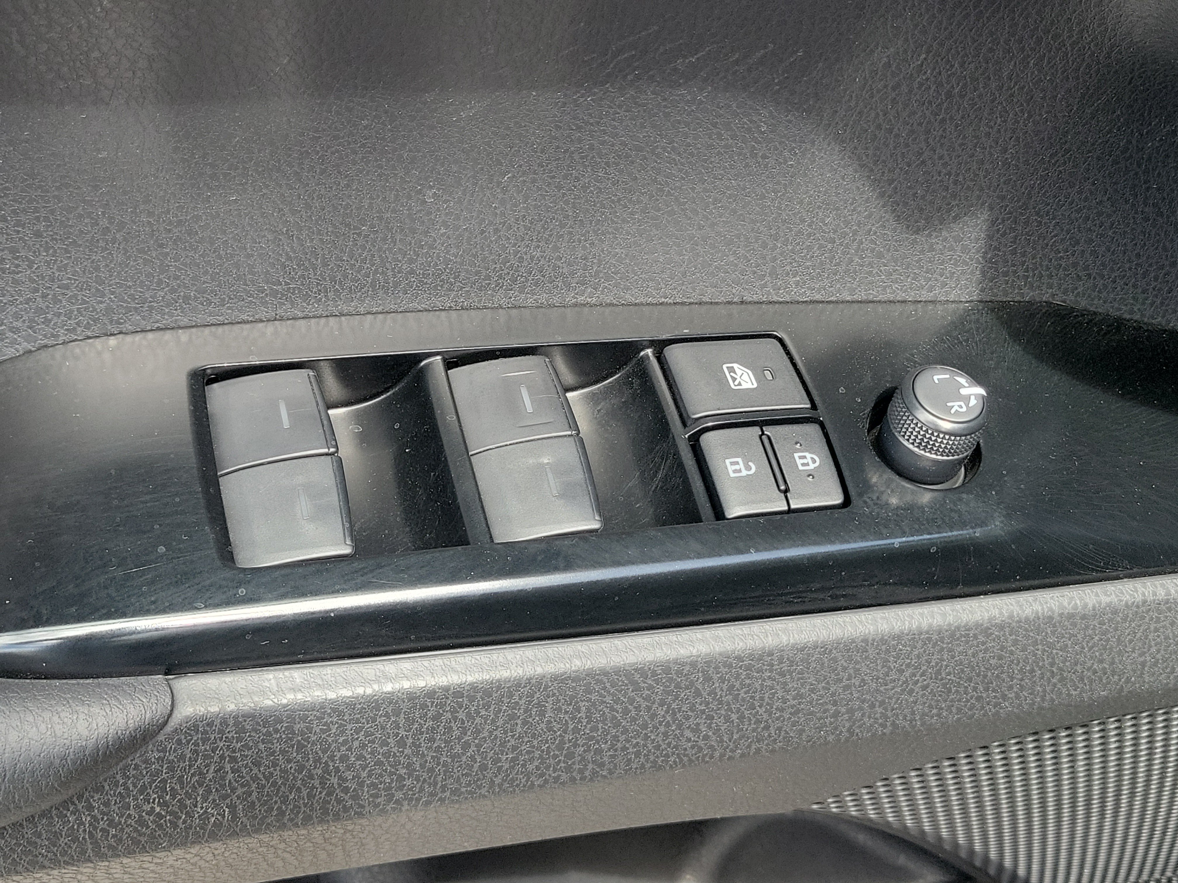 Used 2025 Toyota Camry LE FWD image 28