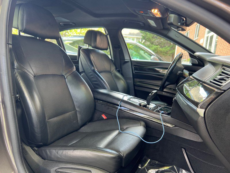 Used 2015 BMW 750Li xDrive AWD/4WD image 33