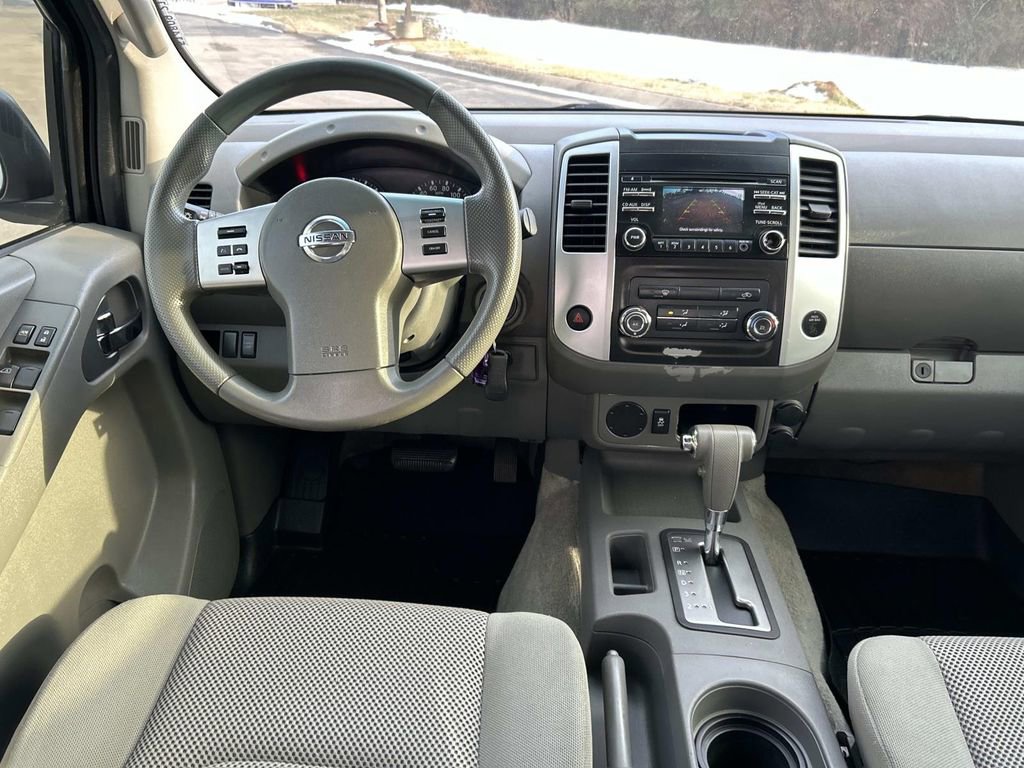Used 2014 Nissan Frontier SV image 15