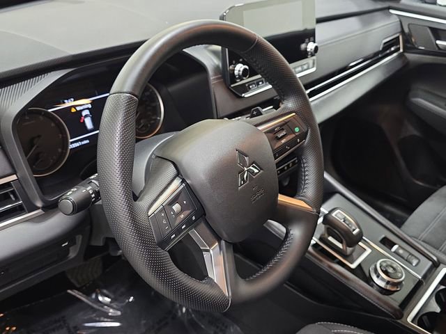 Used 2024 Mitsubishi Outlander SE AWD/4WD image 14