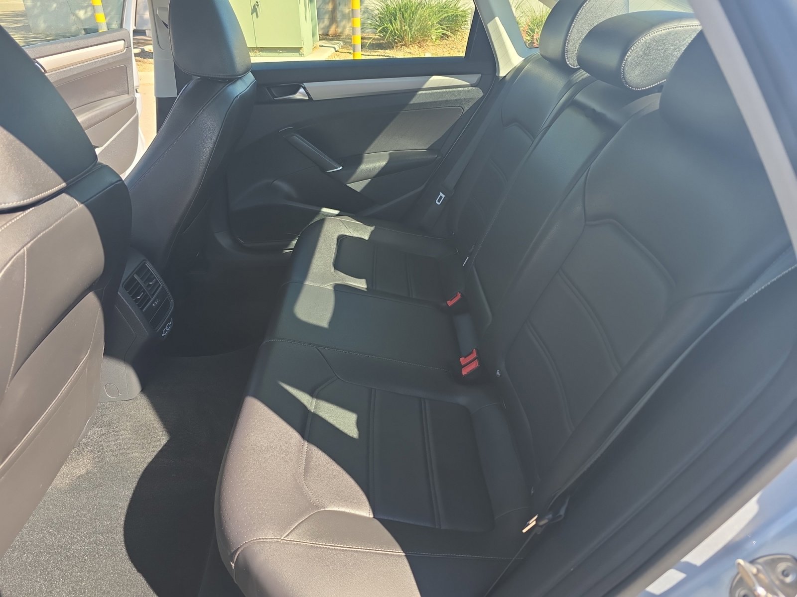 Used 2020 Volkswagen Passat 2.0T SE image 17