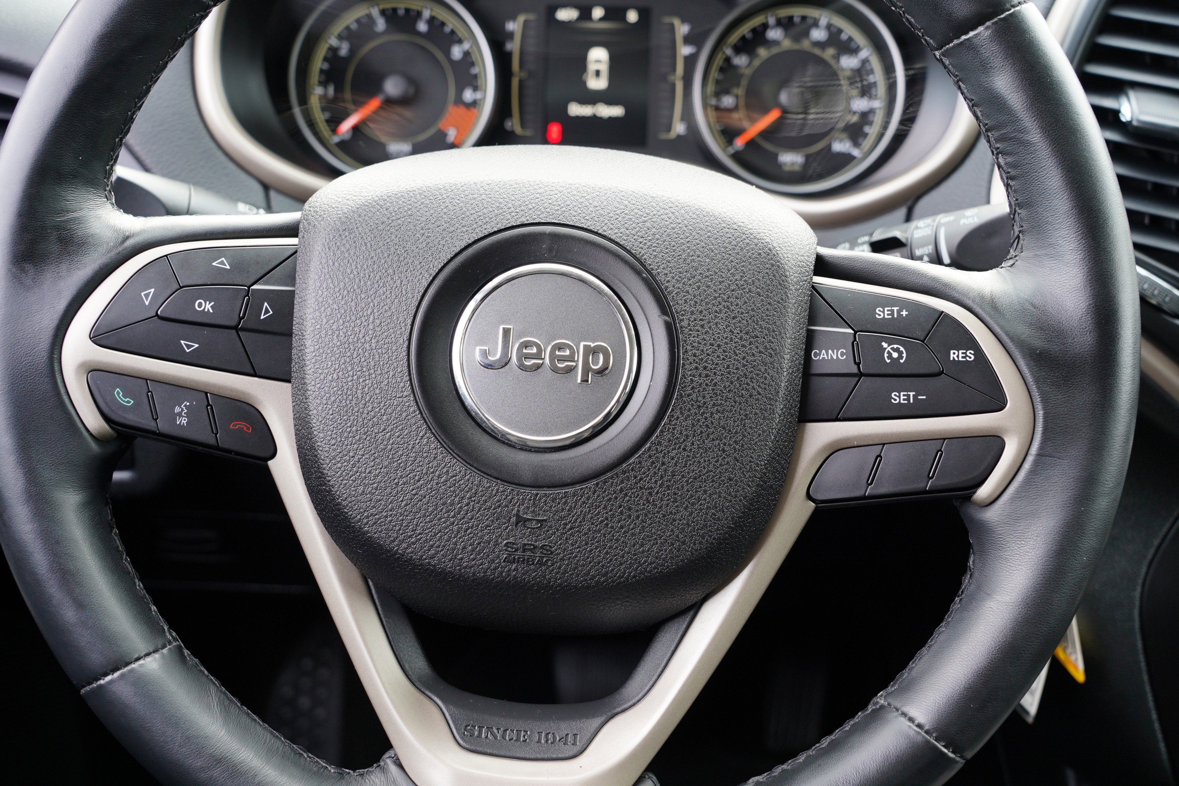 Used 2015 Jeep Cherokee Latitude image 23