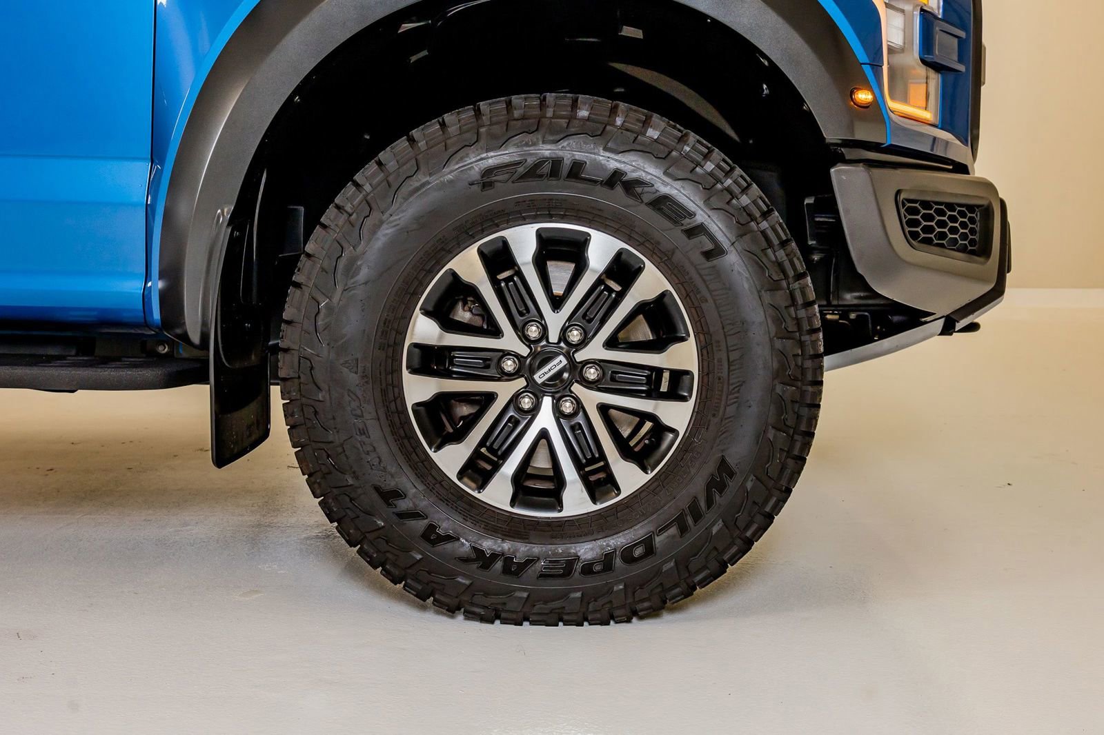 Used 2019 Ford F150 Raptor w/ Equipment Group 802A Luxury AWD/4WD image 11