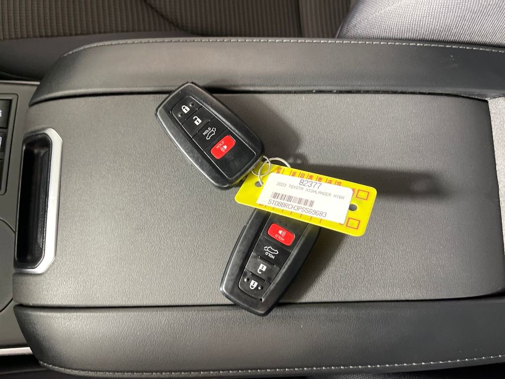 Certified 2023 Toyota Highlander LE image 24