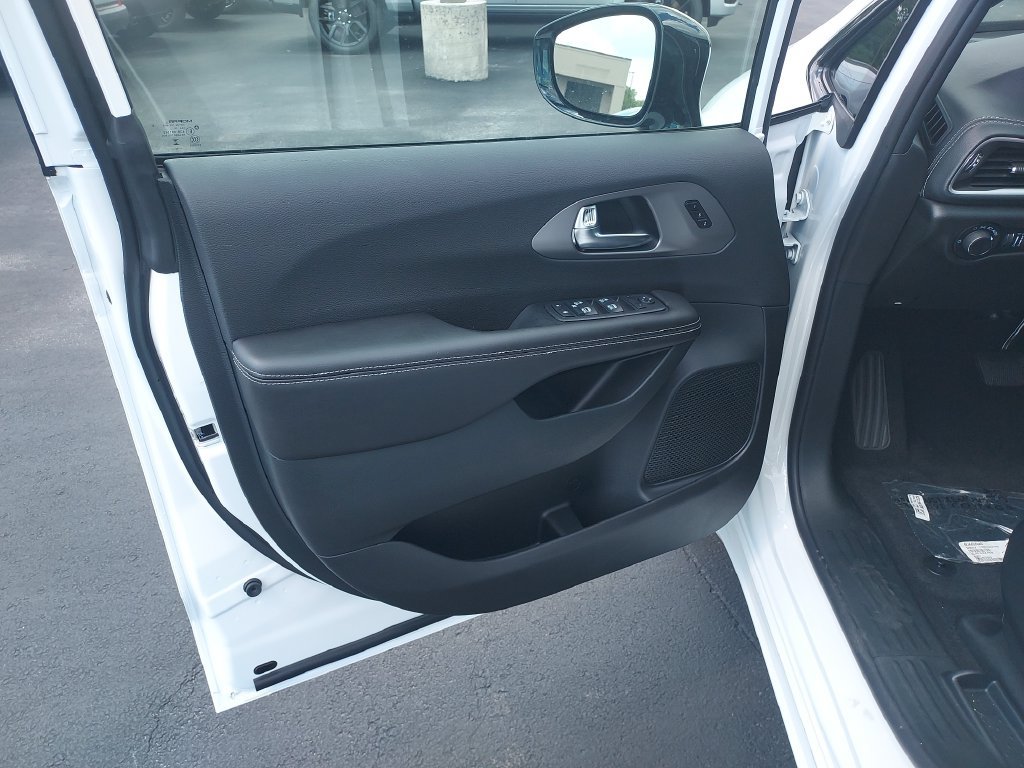 New 2027 Chrysler Pacifica Select w/ S Appearance Package FWD image 12