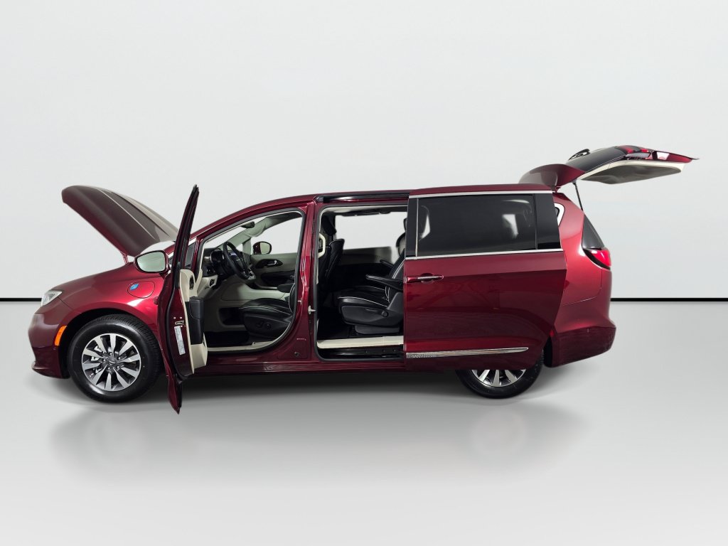 Used 2022 Chrysler Pacifica Limited w/ Uconnect Theater Family Group FWD image 9