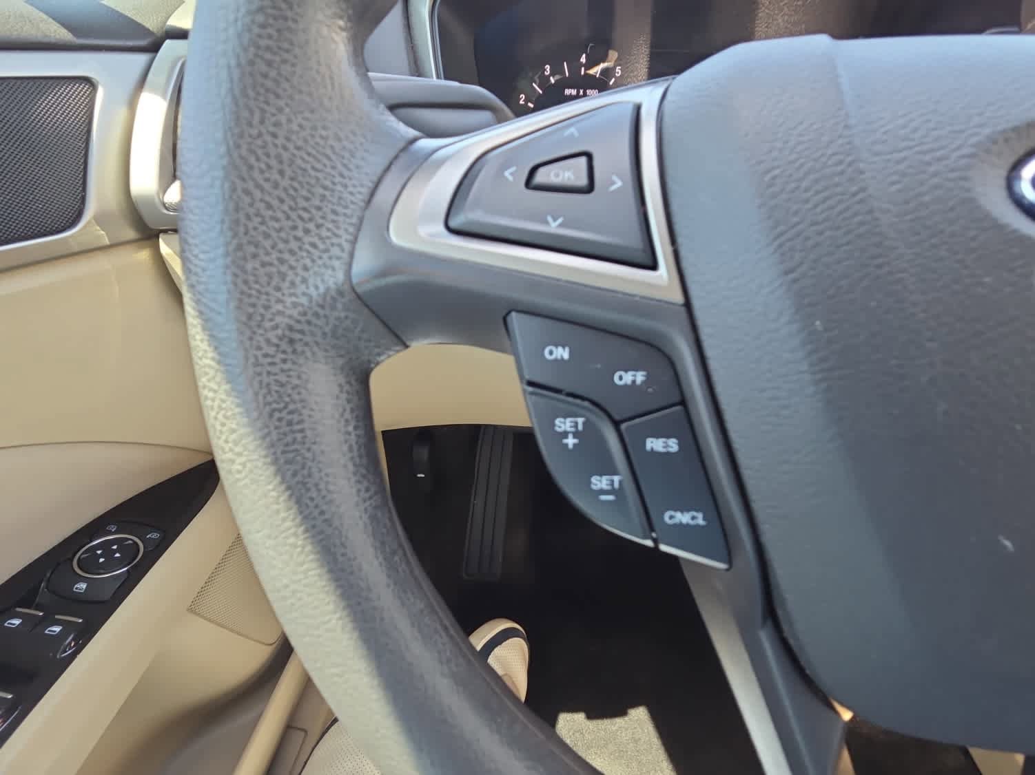 Used 2015 Ford Fusion SE FWD image 20