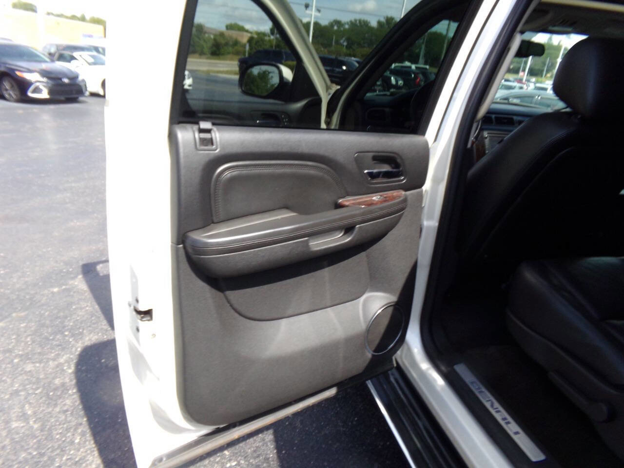 Used 2013 GMC Yukon XL Denali image 14