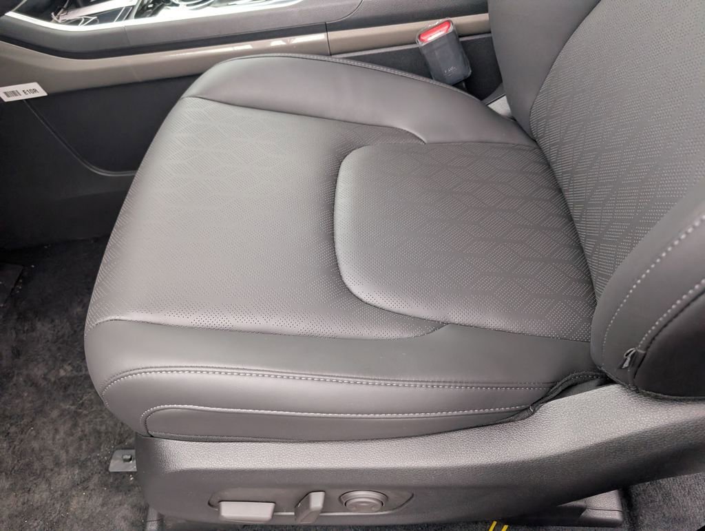 New 2026 Kia Carnival EX FWD image 21