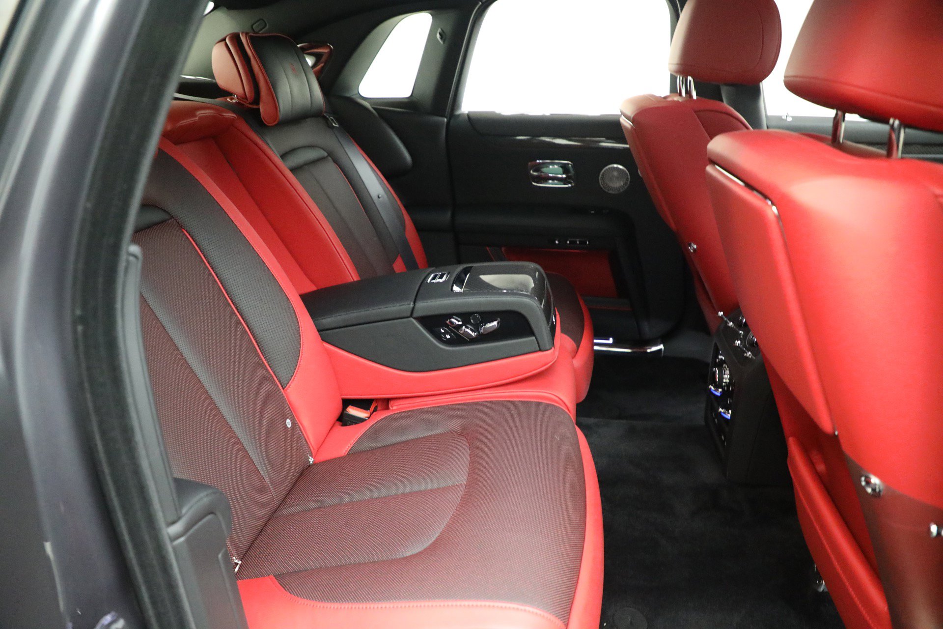 New 2025 Rolls-Royce Ghost Black Badge image 21