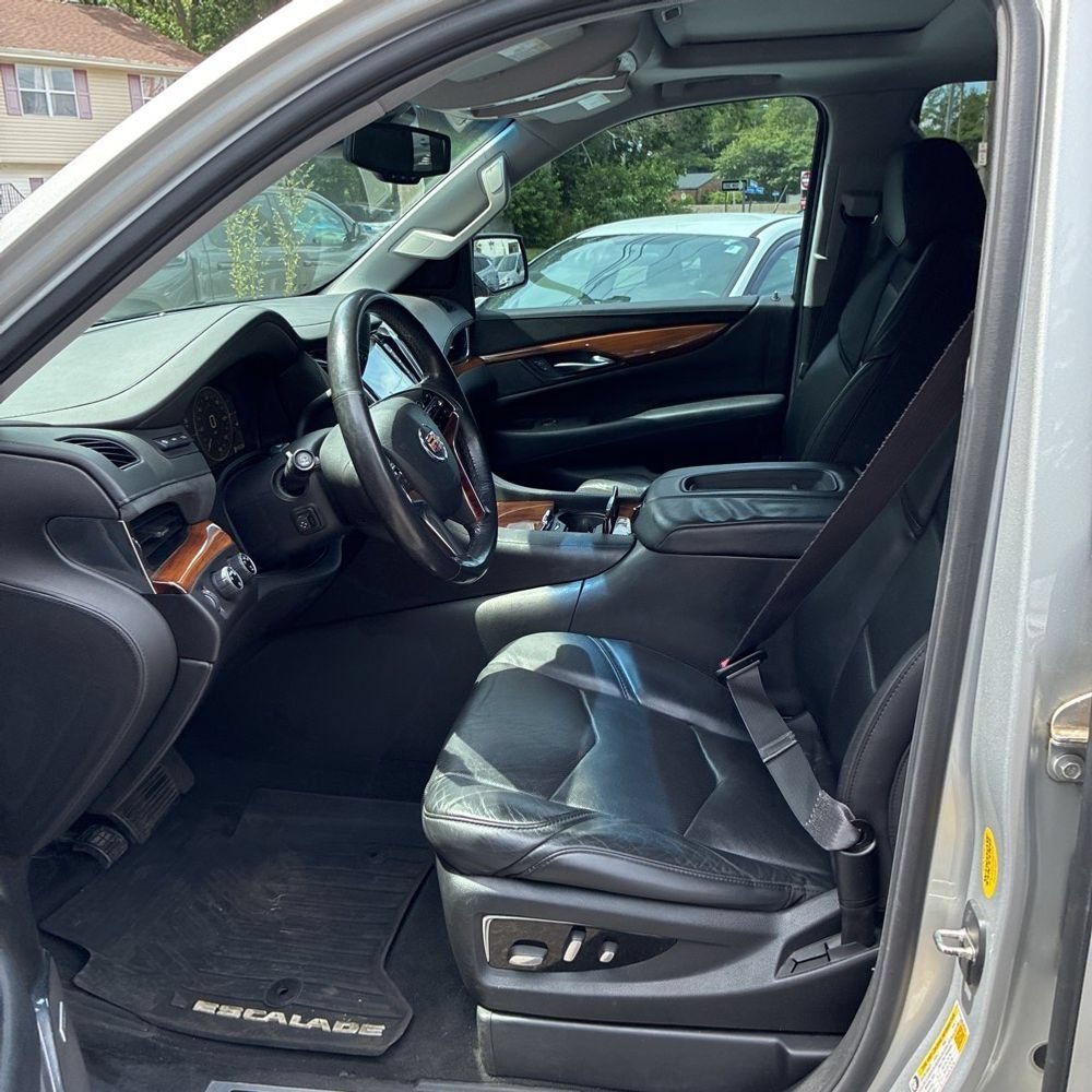 Used 2015 Cadillac Escalade Luxury AWD/4WD image 5