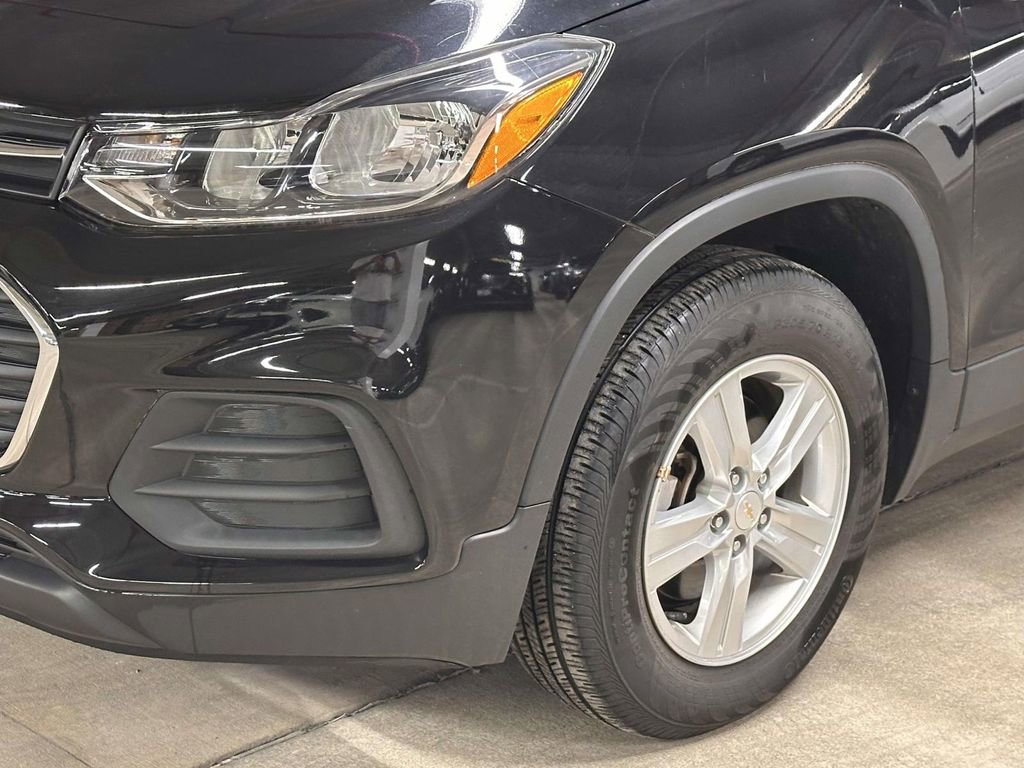 Used 2022 Chevrolet Trax LS w/ Tint and Cruise Package AWD/4WD image 10