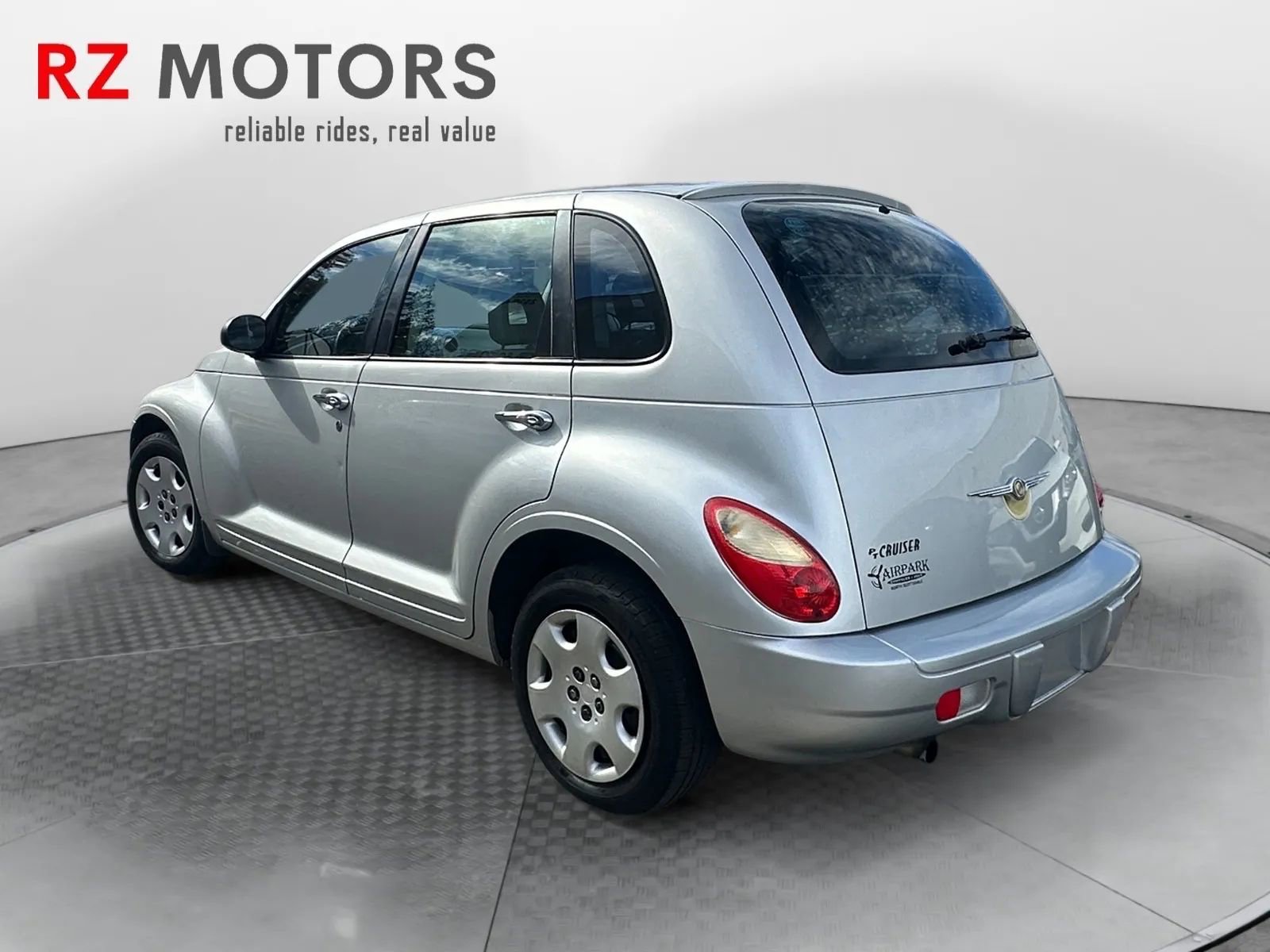 Used 2009 Chrysler PT Cruiser FWD image 3