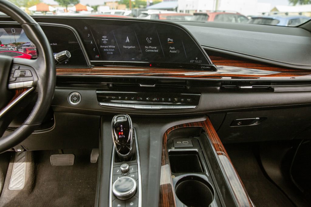 Used 2021 Cadillac Escalade Luxury AWD/4WD image 16