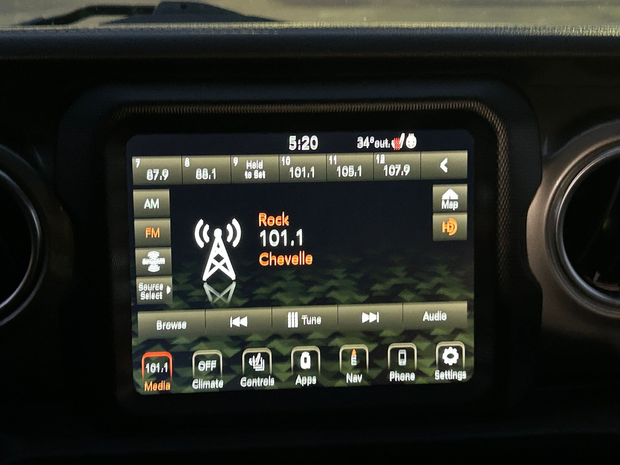 Used 2022 Jeep Wrangler Unlimited Sahara w/ Cold Weather Group image 19