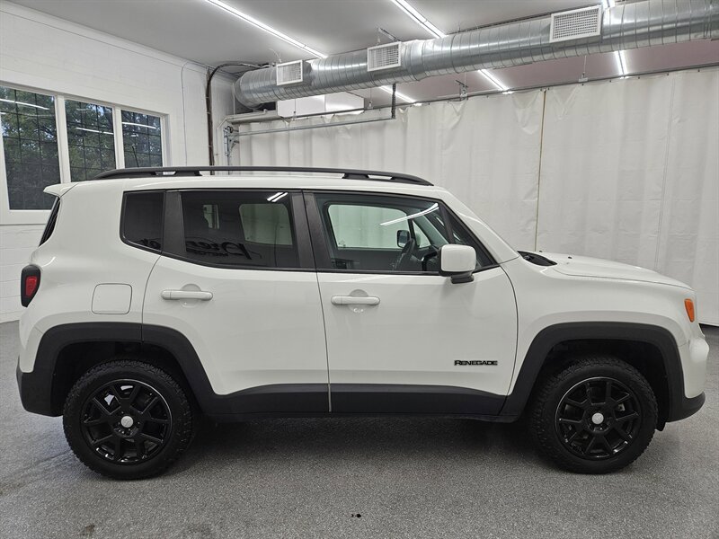 Used 2020 Jeep Renegade Latitude AWD/4WD image 4