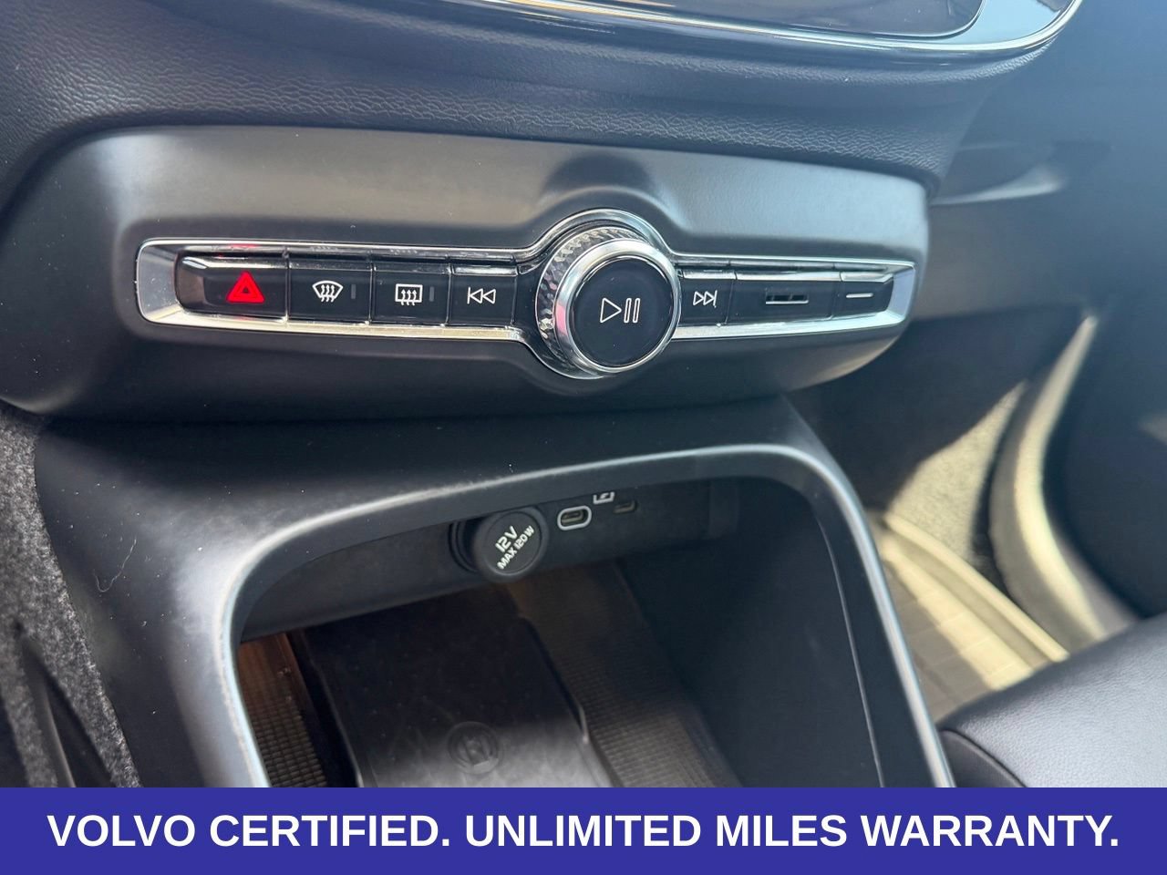 Certified 2026 Volvo XC40 B5 Plus AWD/4WD image 18
