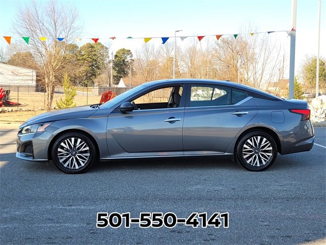 Used 2024 Nissan Altima 2.5 SV image 2
