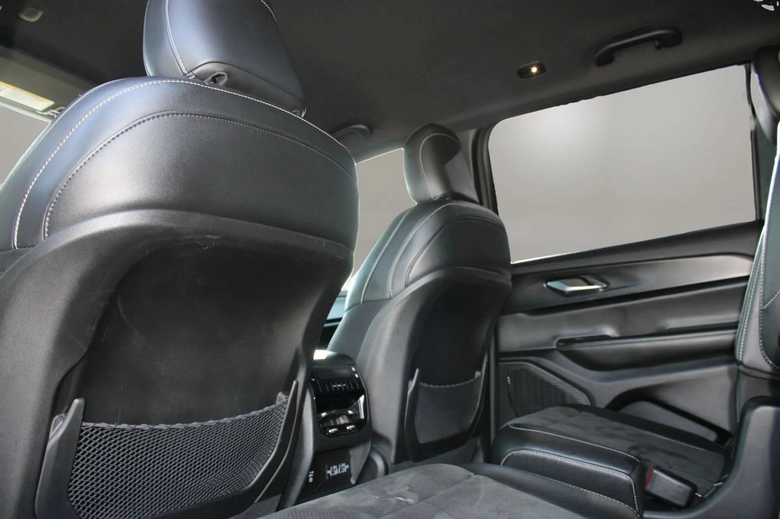 Used 2023 Jeep Grand Cherokee L Laredo RWD image 14