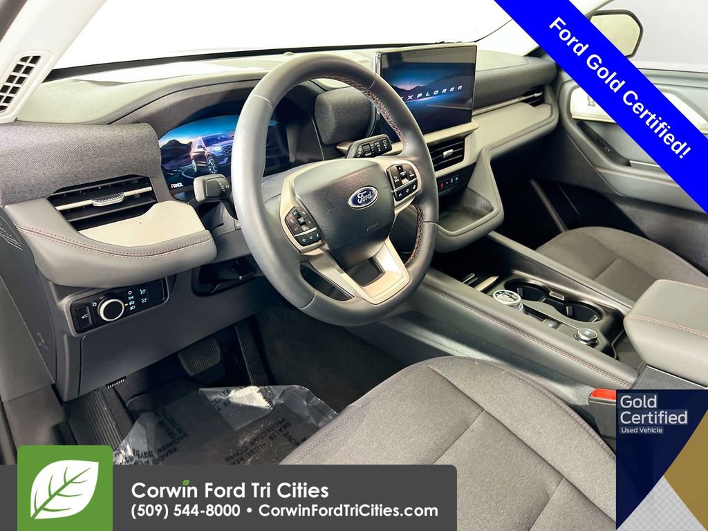 Used 2025 Ford Explorer Active image 3