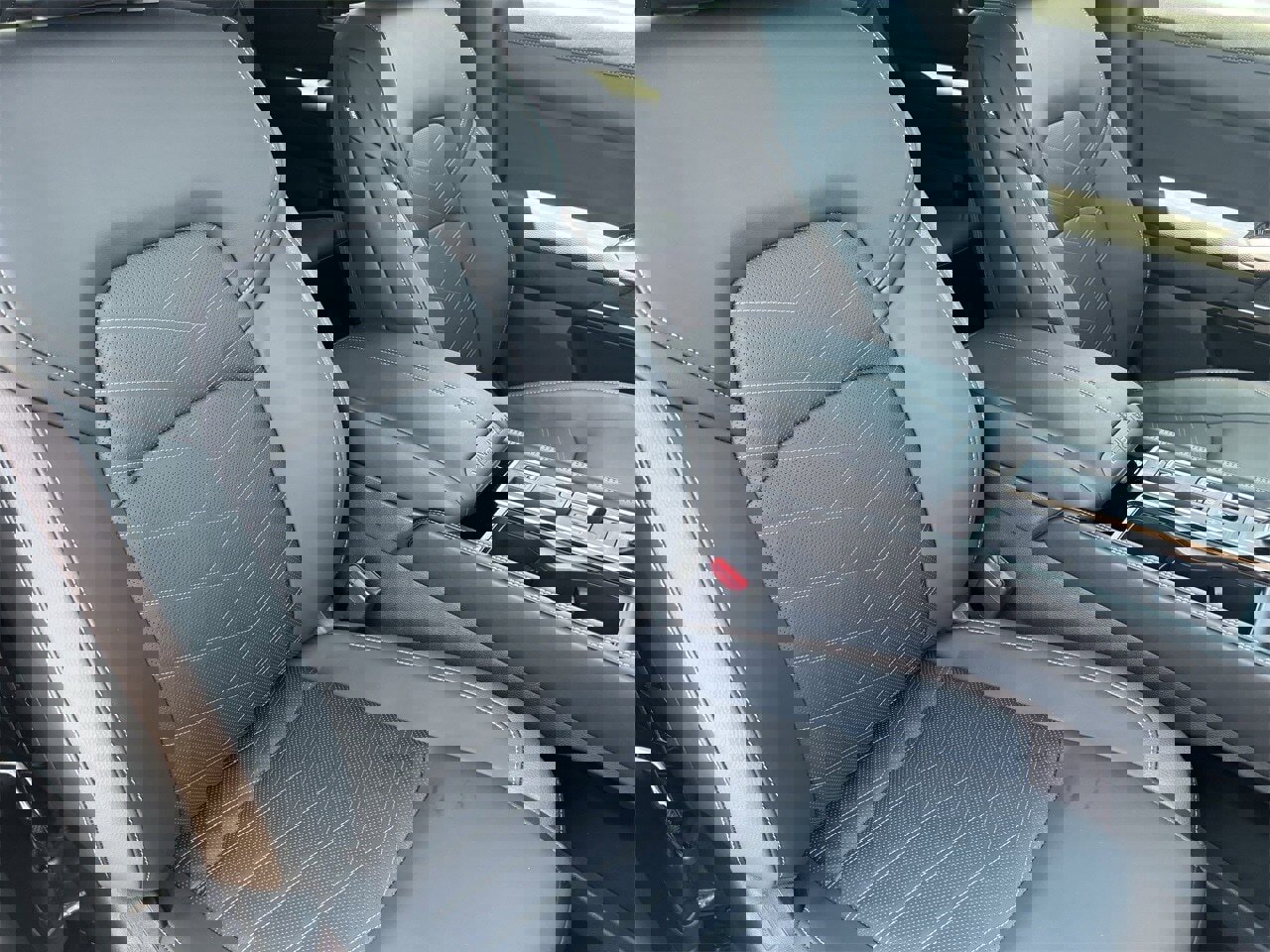 New 2025 Nissan Pathfinder Platinum w/ Black Appearance Package image 11