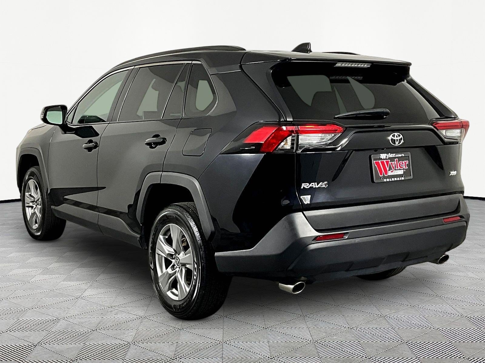 Used 2024 Toyota RAV4 XLE FWD image 4