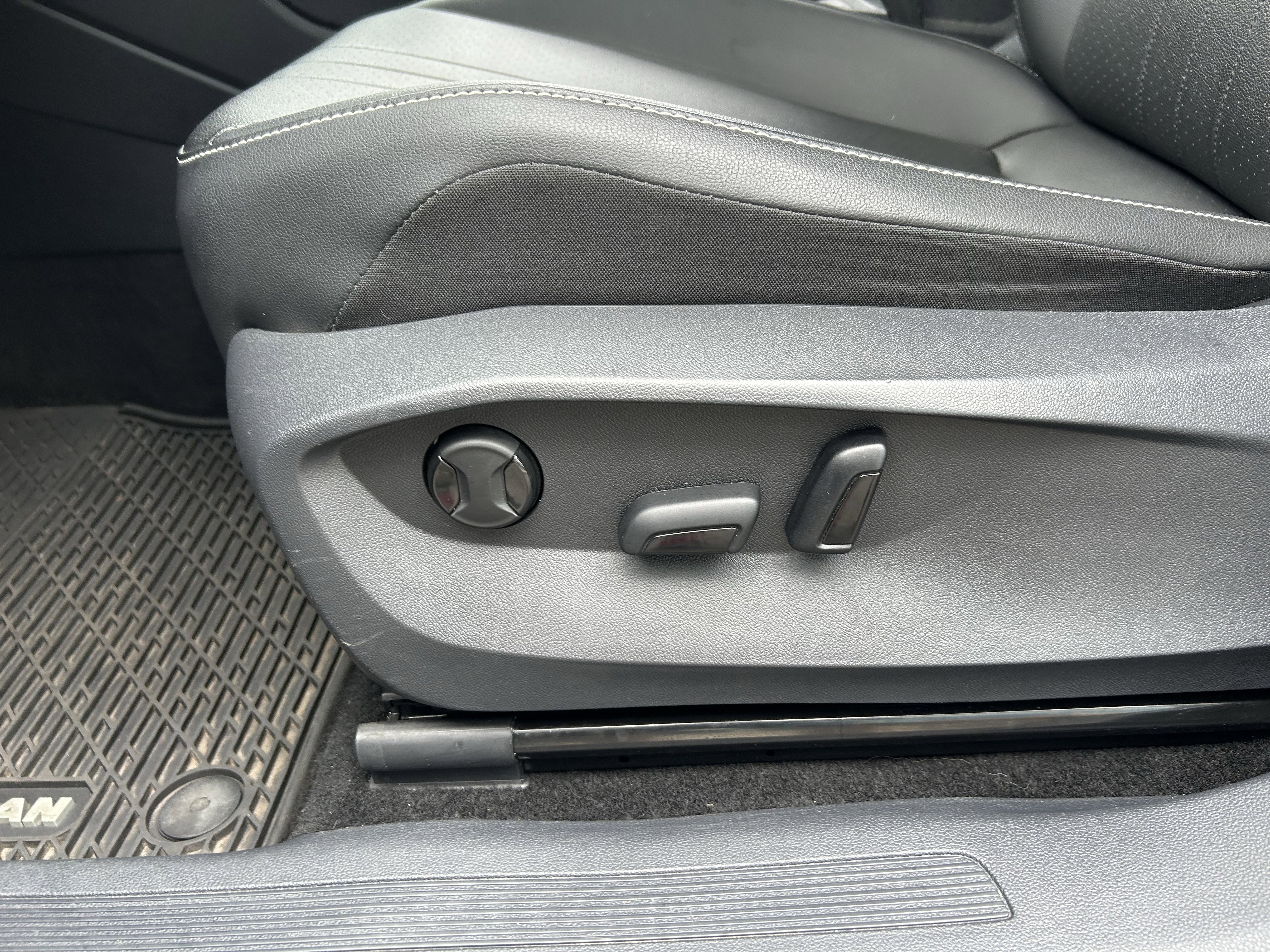 Certified 2023 Volkswagen Tiguan SE image 22