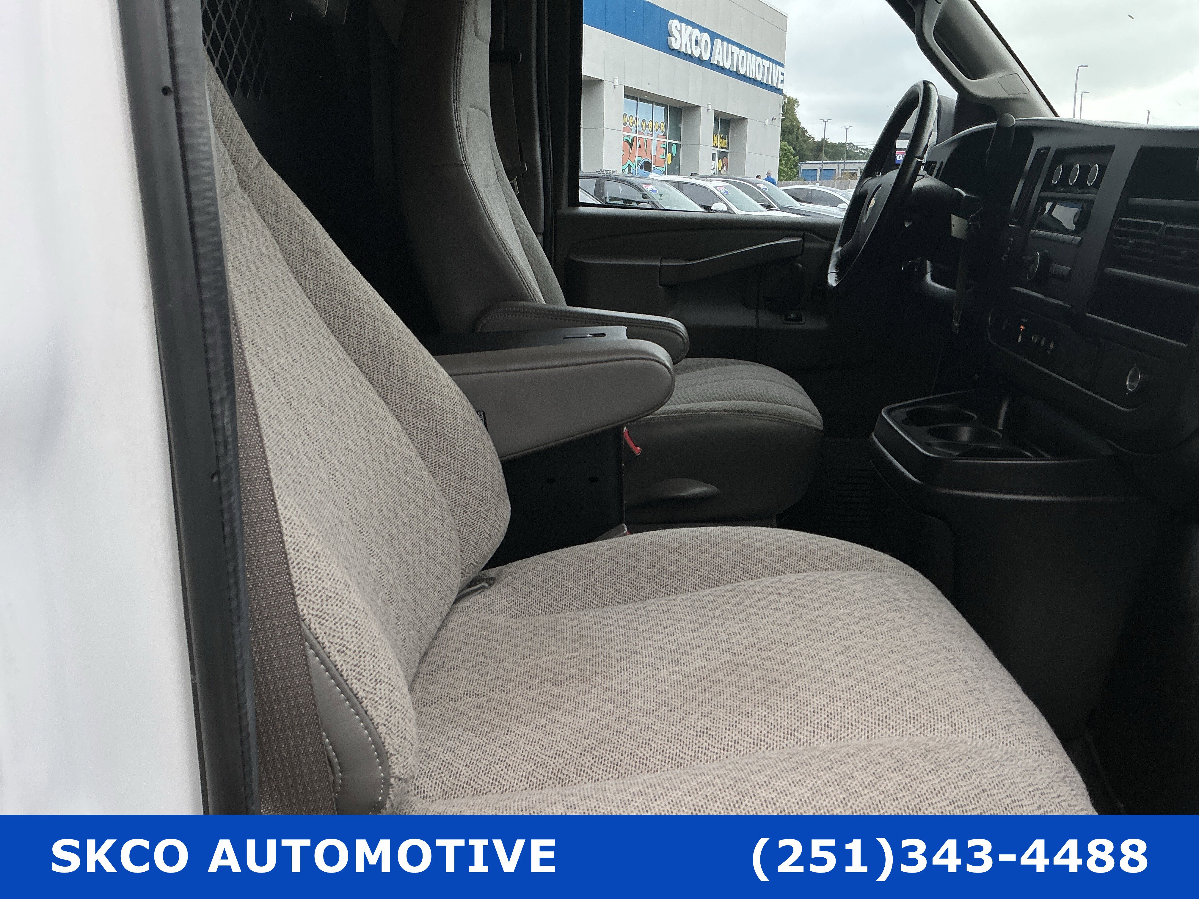 Used 2022 Chevrolet Express 2500 w/ Driver Convenience Package RWD image 13