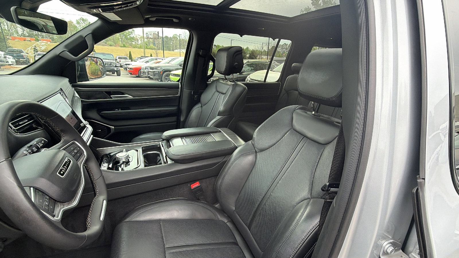 Used 2024 Jeep Wagoneer Series III w/ Premium Group I image 18