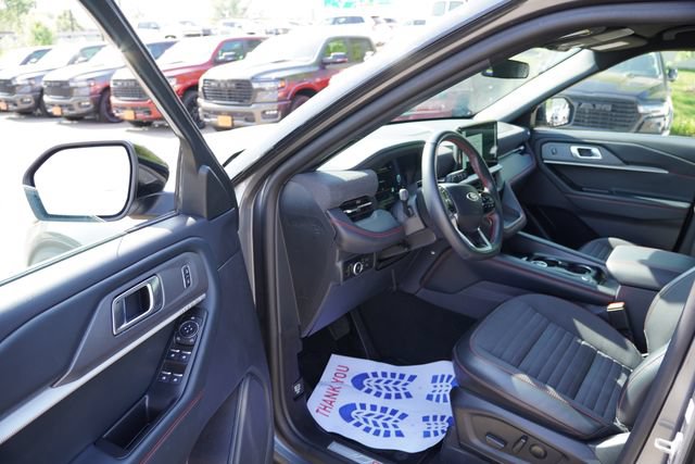 Used 2025 Ford Explorer ST-Line w/ ST-Line Street Pack AWD/4WD image 14
