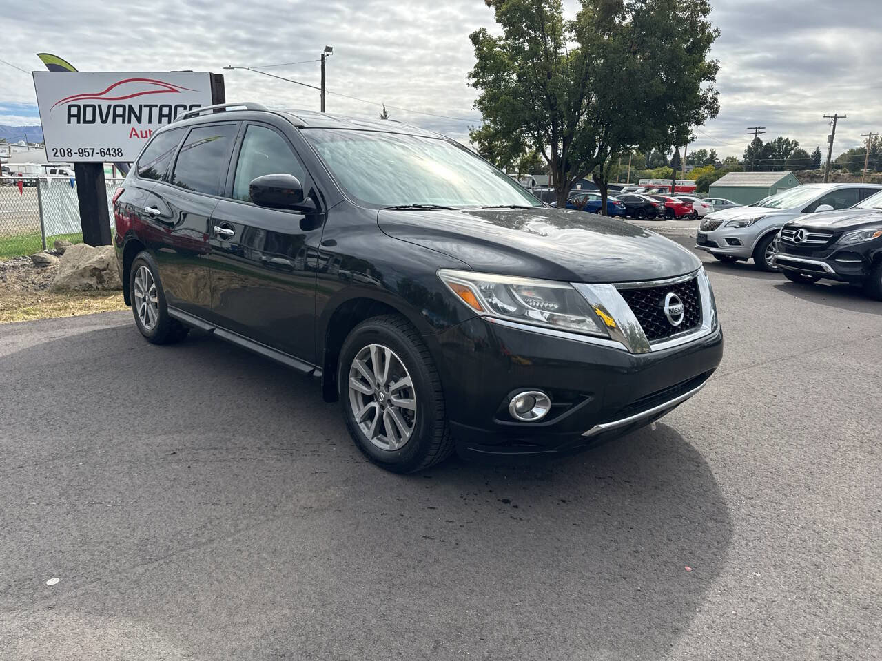 Used 2016 Nissan Pathfinder SV w/ SV Cold Weather Package image 9