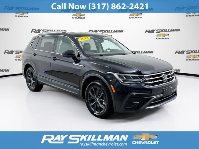 Used 2024 Volkswagen Tiguan SE AWD/4WD image 1