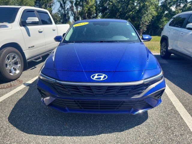 Used 2025 Hyundai Elantra Hybrid FWD image 2