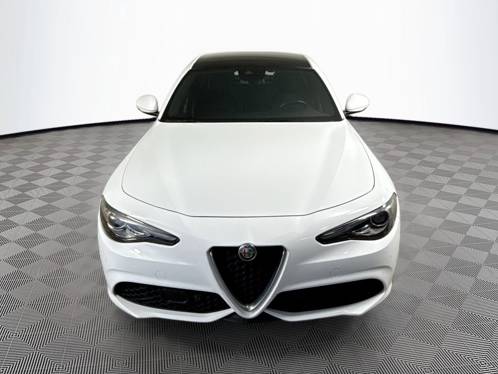 Used 2022 Alfa Romeo Giulia Ti image 2