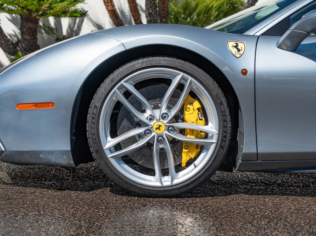 Used 2018 Ferrari 488 GTB image 6