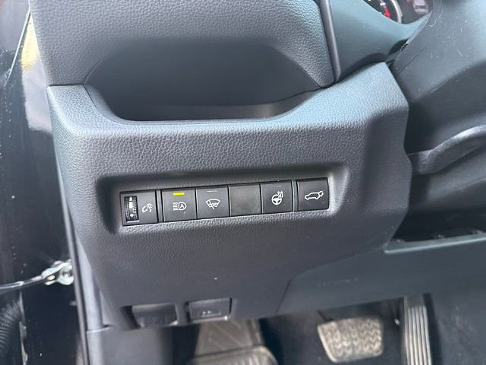 Used 2021 Toyota RAV4 XLE w/ Convenience Package AWD/4WD image 12