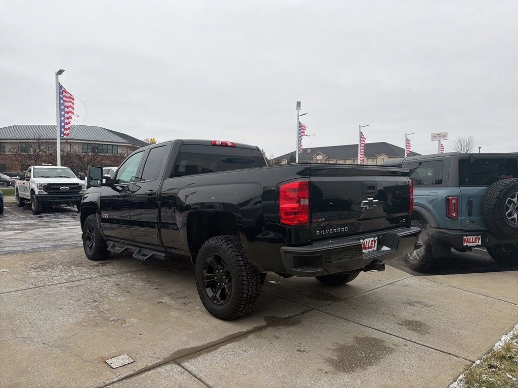 Used 2018 Chevrolet Silverado 1500 LT w/ Midnight Edition image 5