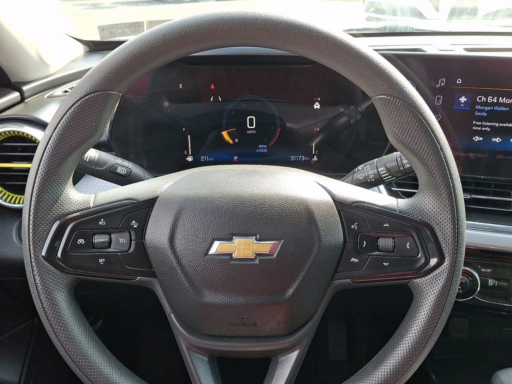 Used 2025 Chevrolet Trax LT FWD image 19
