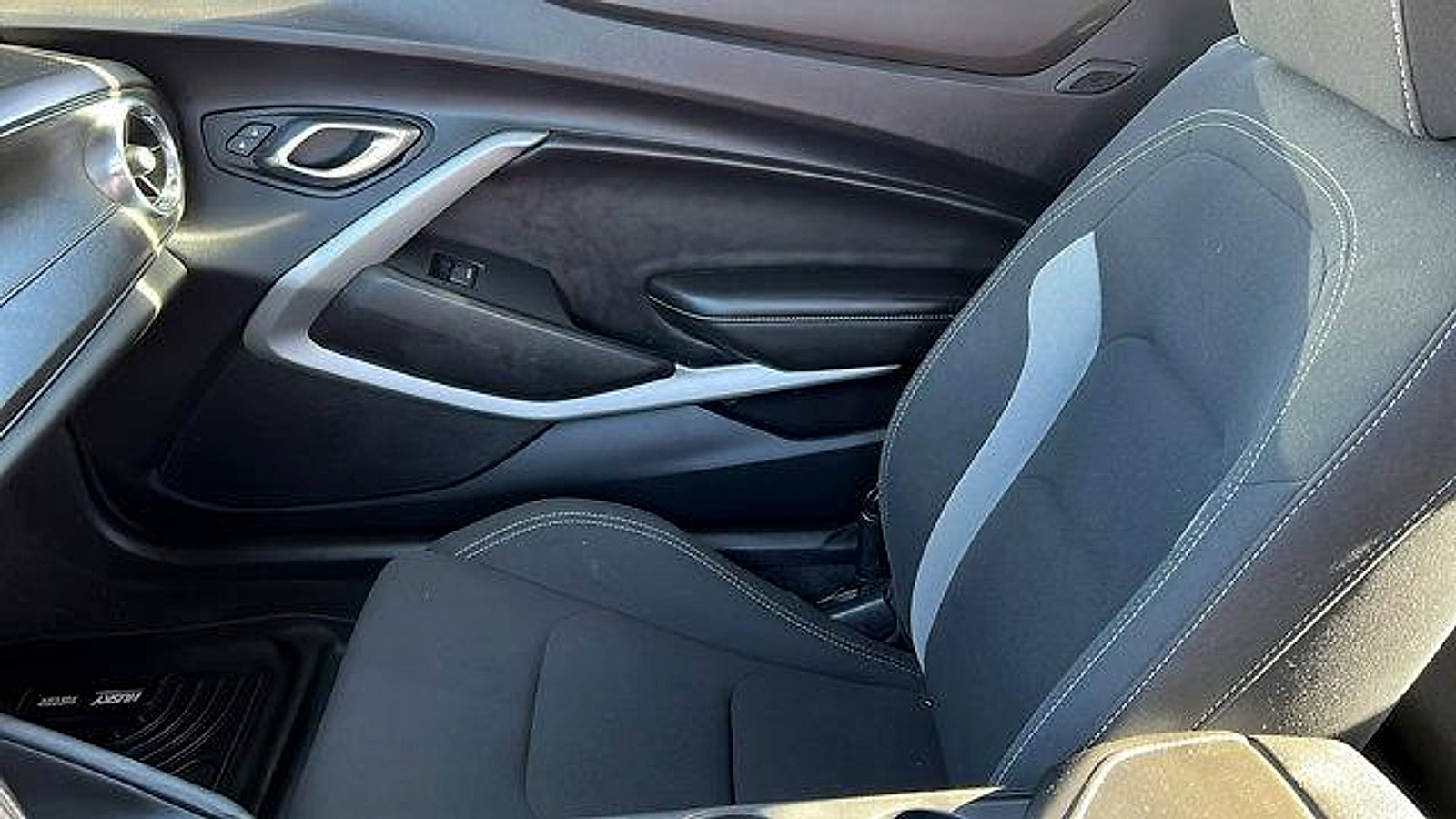 Used 2018 Chevrolet Camaro LT image 15