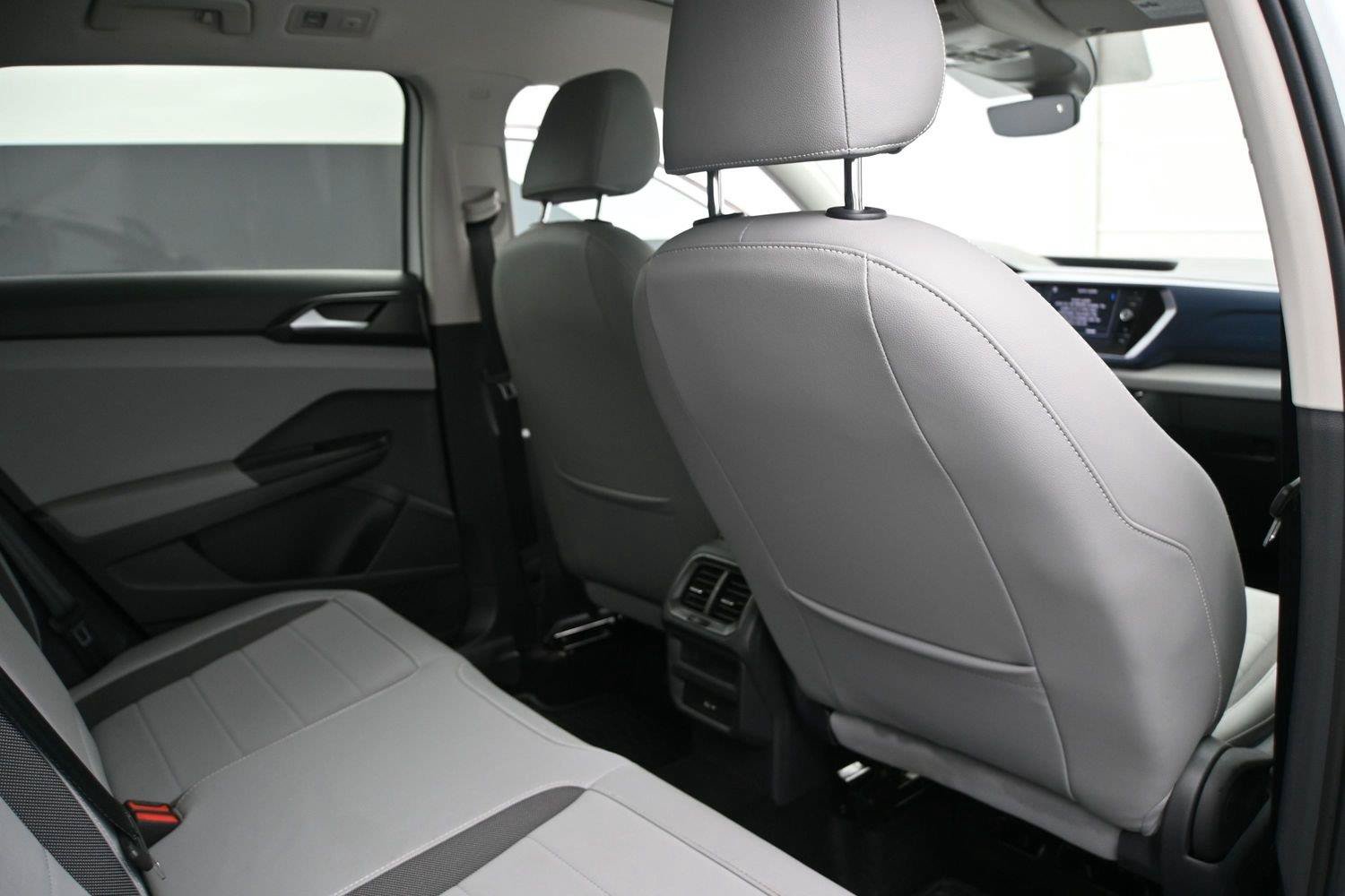 Used 2023 Volkswagen Taos SE w/ Panoramic Sunroof Package FWD image 20