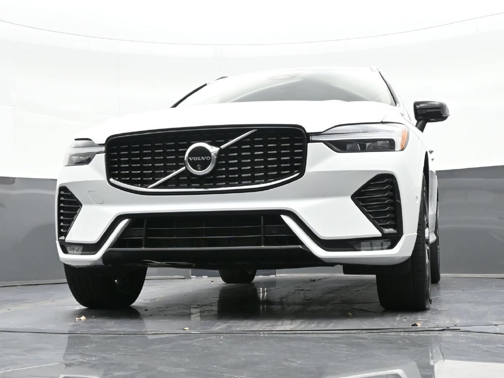 Certified 2024 Volvo XC60 B5 Plus AWD/4WD image 34