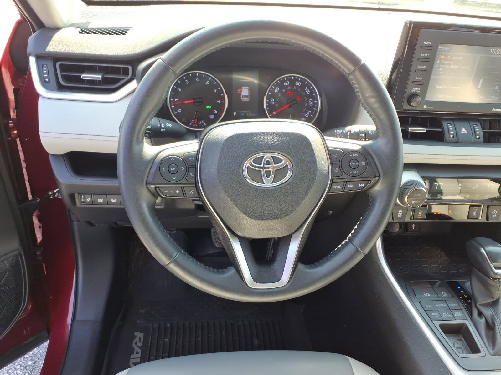Used 2021 Toyota RAV4 XLE Premium AWD/4WD image 8