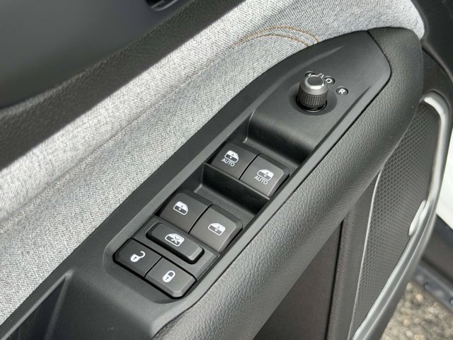 New 2026 Jeep Compass Latitude AWD/4WD image 19